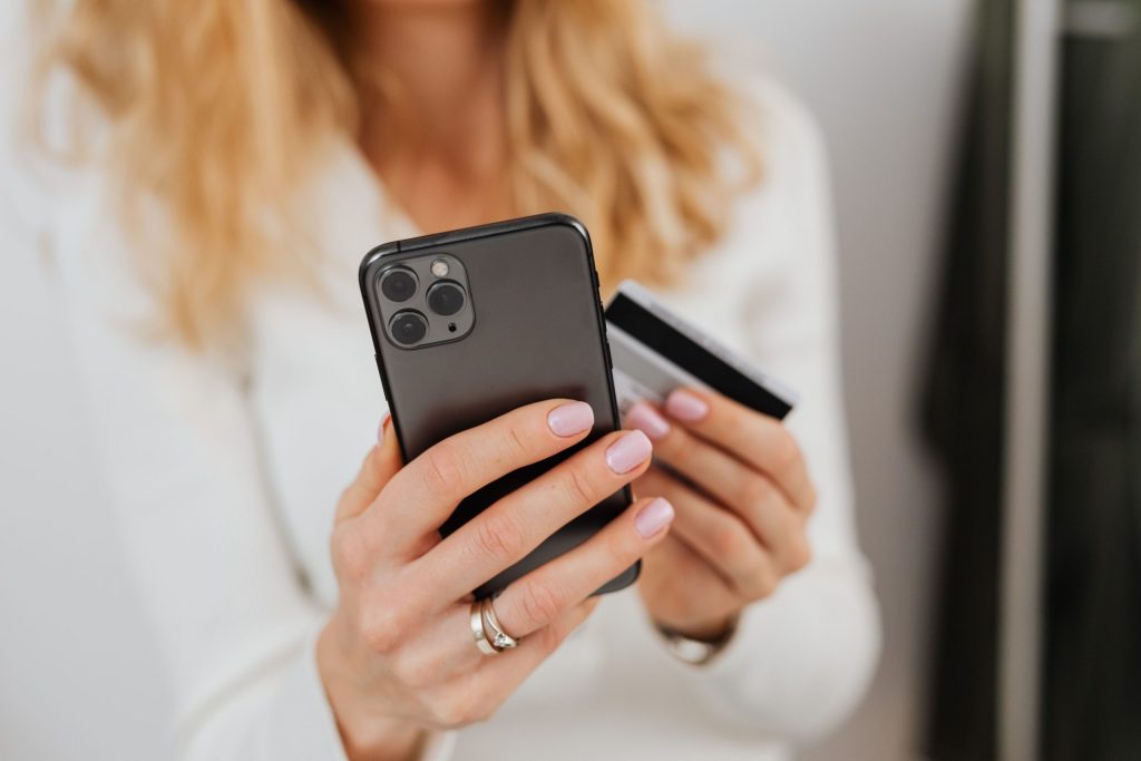 mobile shopping optimization on an online store product page